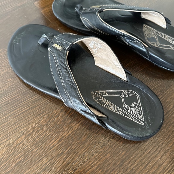 Mens Reef Leather Sandals / flip flops size 12 in excellent condition - Picture 2 of 8